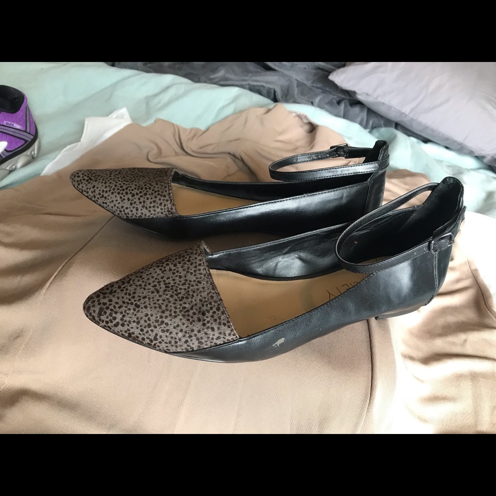 Pointy toed dress flats